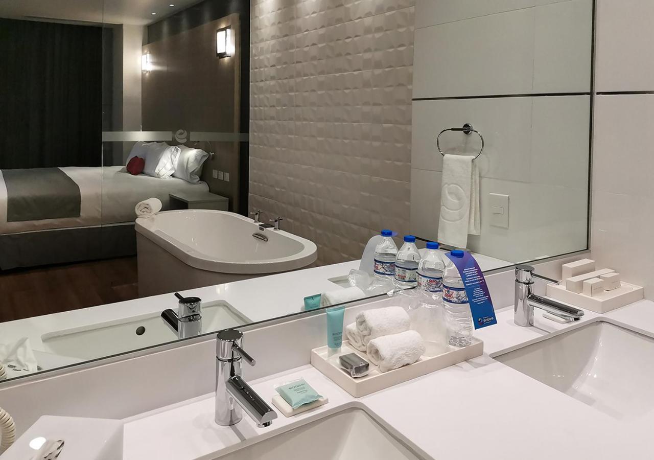 Ramada Encore By Wyndham Guadalajara Aeropuerto Las Pintas エクステリア 写真
