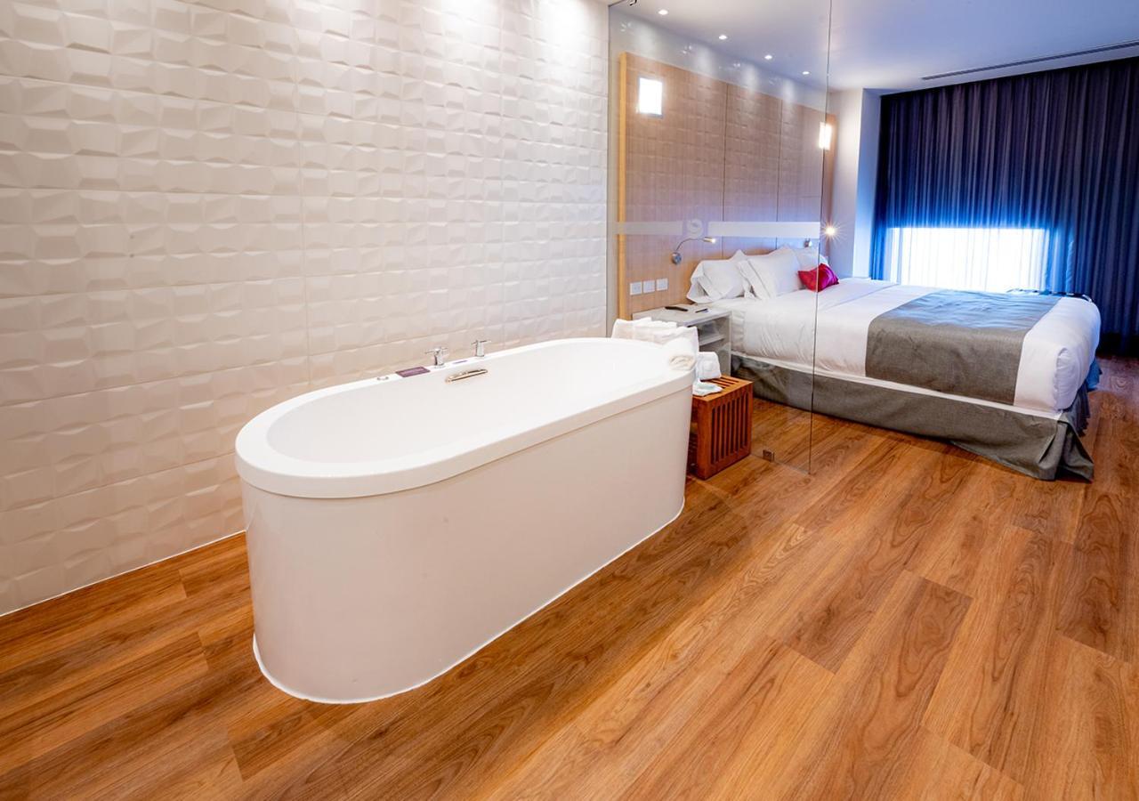Ramada Encore By Wyndham Guadalajara Aeropuerto Las Pintas エクステリア 写真
