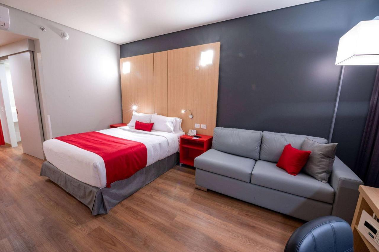 Ramada Encore By Wyndham Guadalajara Aeropuerto Las Pintas エクステリア 写真