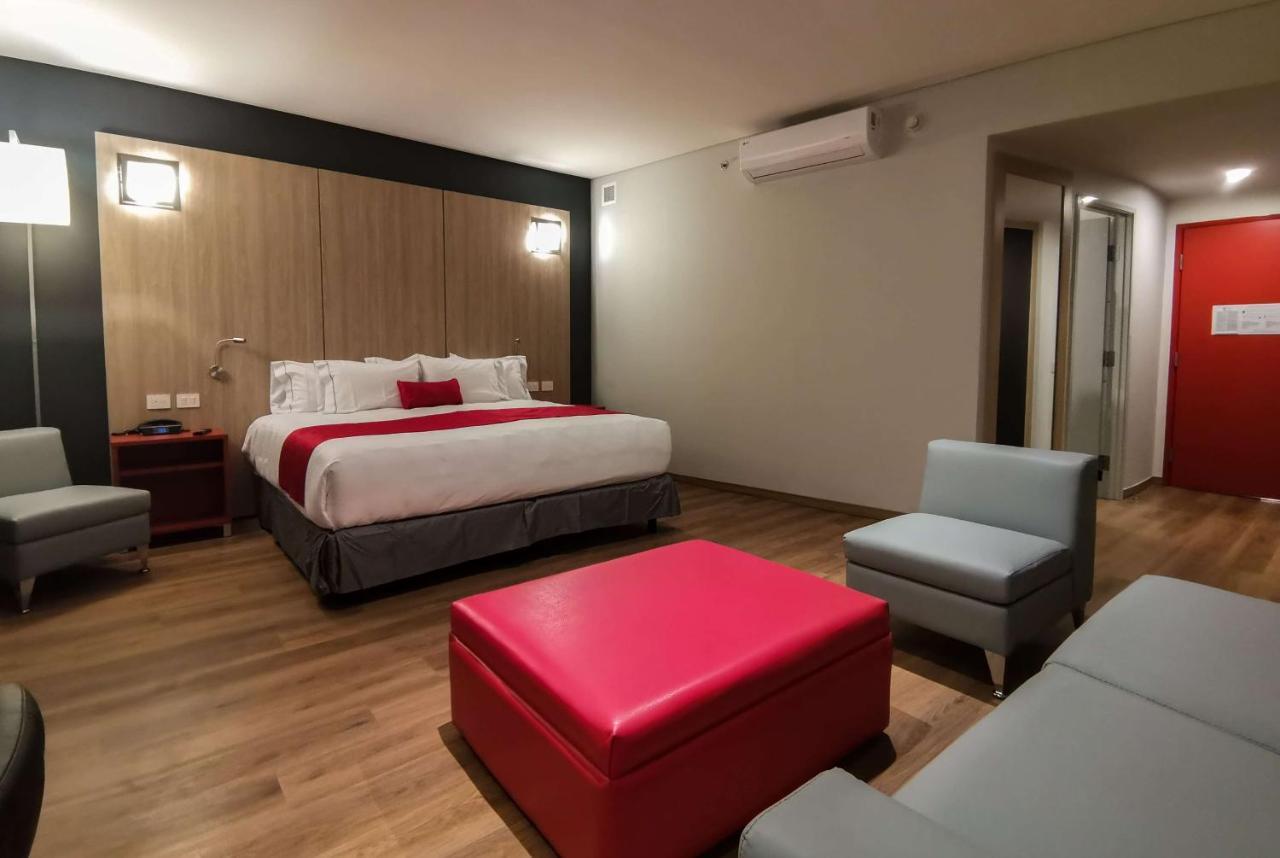 Ramada Encore By Wyndham Guadalajara Aeropuerto Las Pintas エクステリア 写真