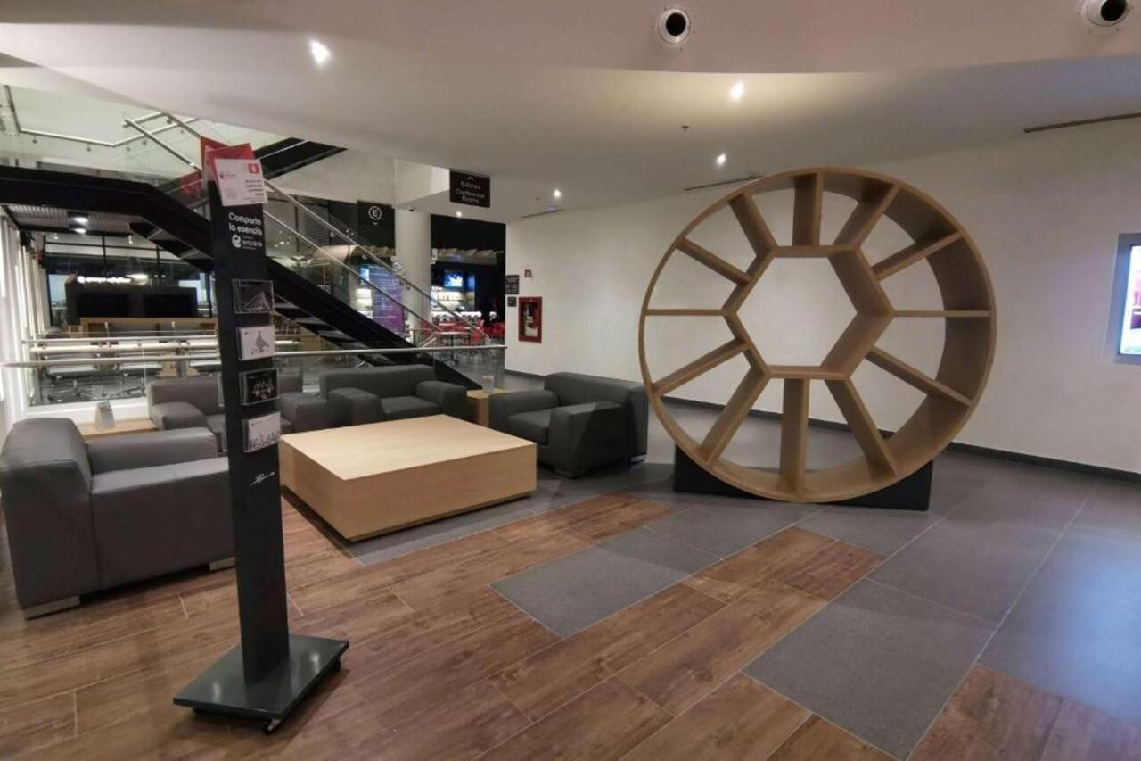 Ramada Encore By Wyndham Guadalajara Aeropuerto Las Pintas エクステリア 写真