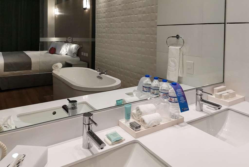 Ramada Encore By Wyndham Guadalajara Aeropuerto Las Pintas エクステリア 写真